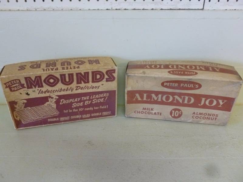 lot 180 image: Vintage Candy Boxes