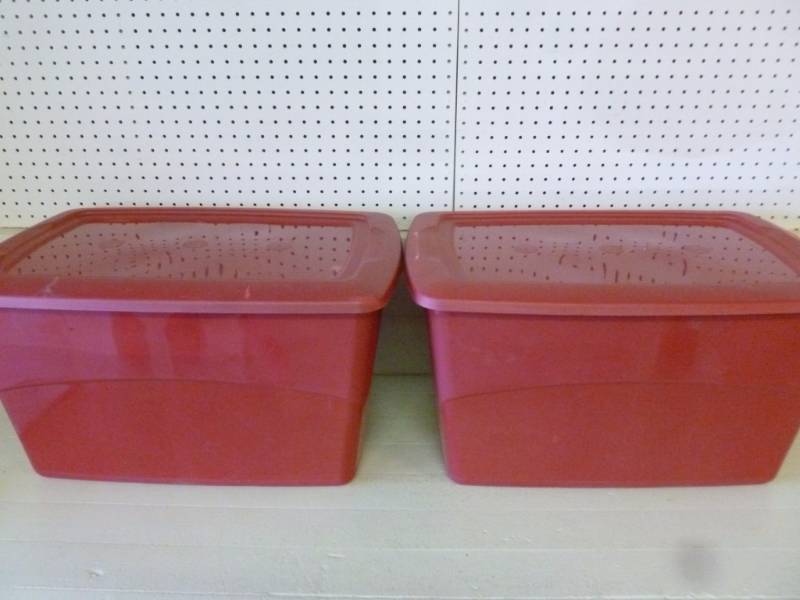 lot 211 image: Storage Totes