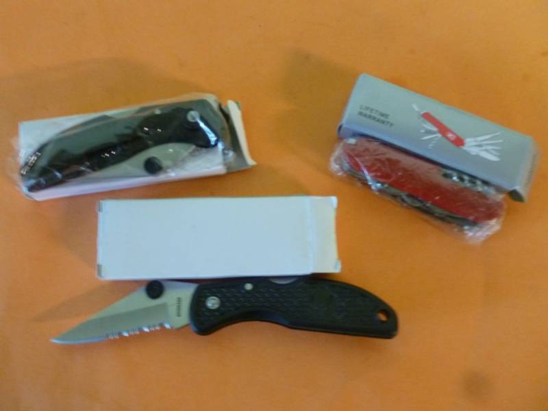 lot 288 image: Pocket Knives