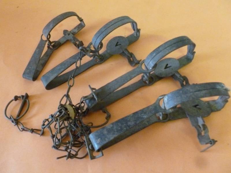 lot 296 image: Vintage Traps