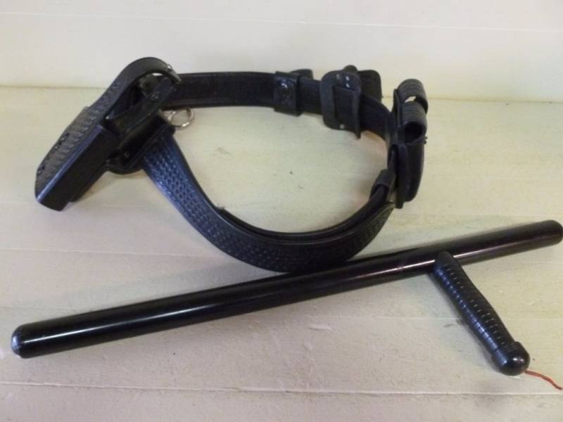 lot 301 image: Police Officer Gun Belt