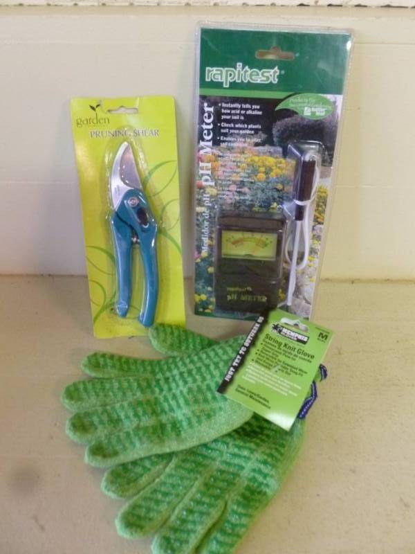 lot 310 image: Lawn And Garden Items