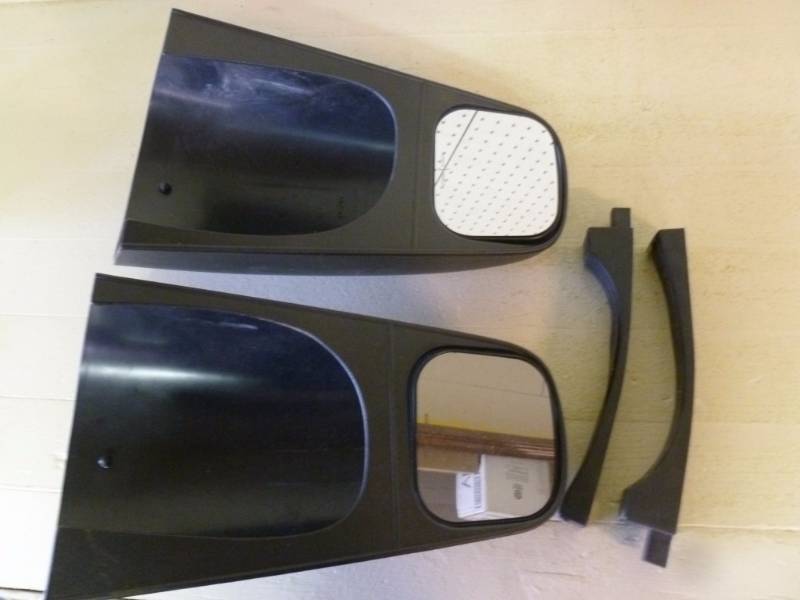 lot 315 image: Auto Mirrors
