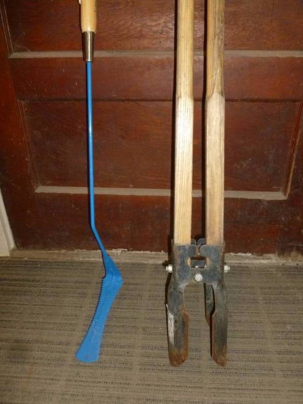 lot 323 image: Post Hole Digger