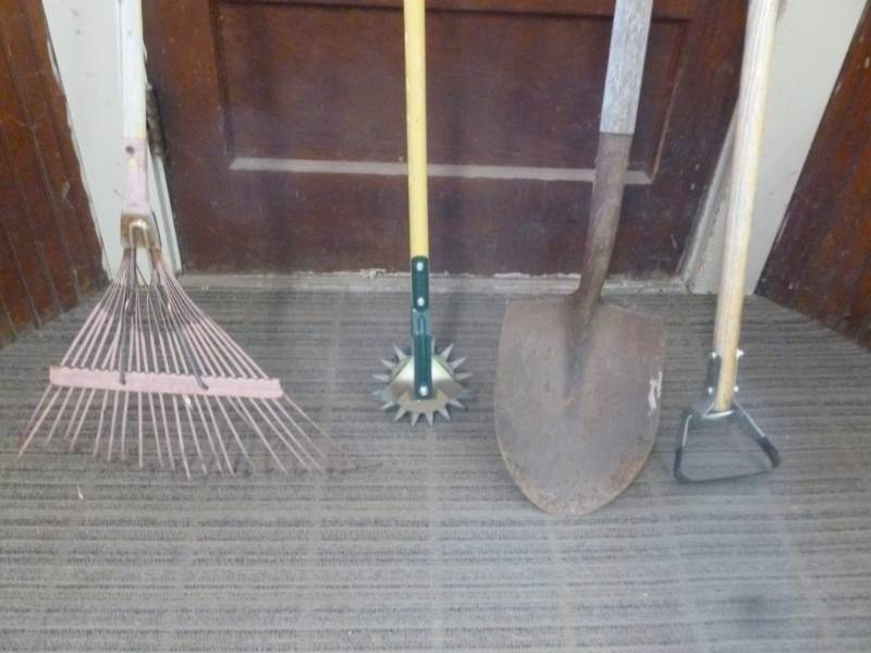 lot 325 image: Lawn And Garden Items