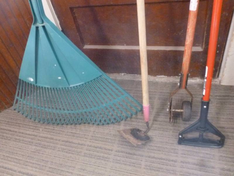 lot 326 image: Lawn And Garden Items
