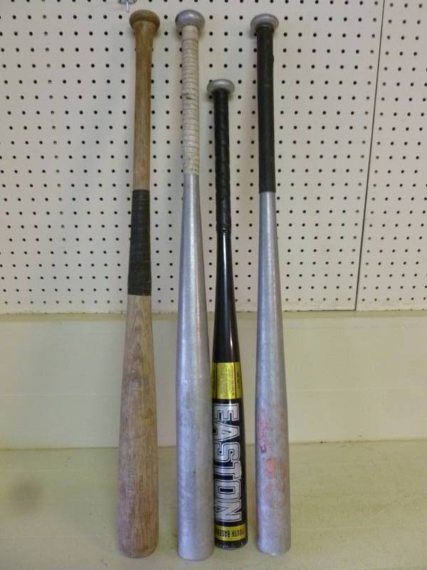 lot 370 image: Baseball Bats
