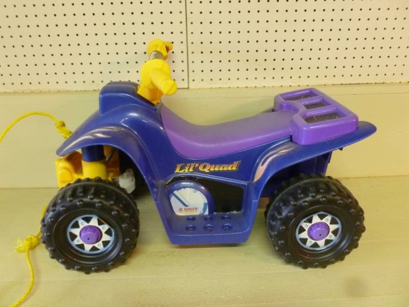 lot 371 image: Kids Four Wheeler Toy