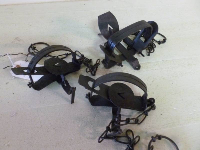 lot 392 image: Vintage Traps