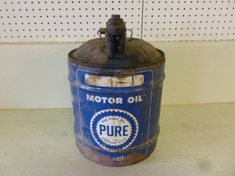 lot 458 image: Vintage Oil Can