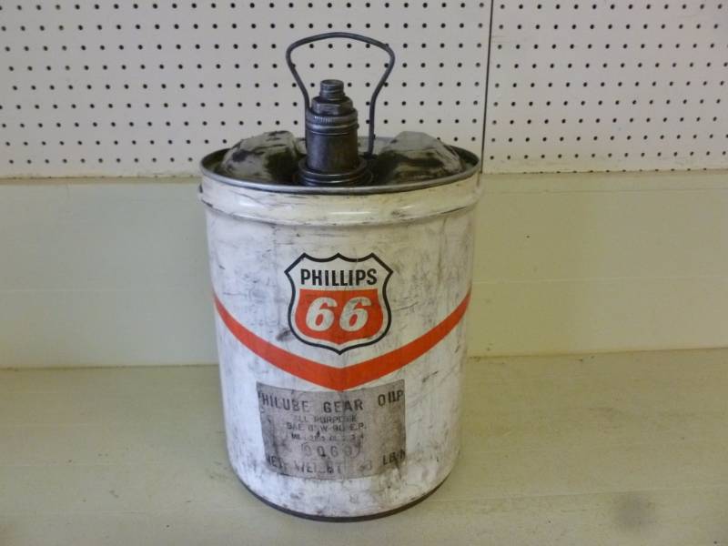 lot 459 image: Vintage Oil Can