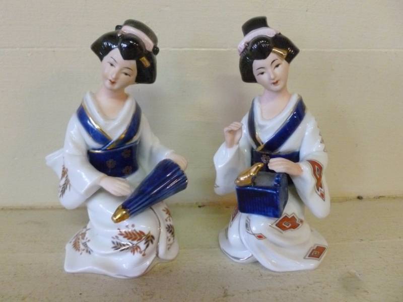 lot 462 image: Porcelain Figurines