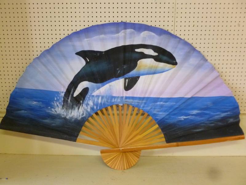 lot 467 image: Decorative Wall Fan