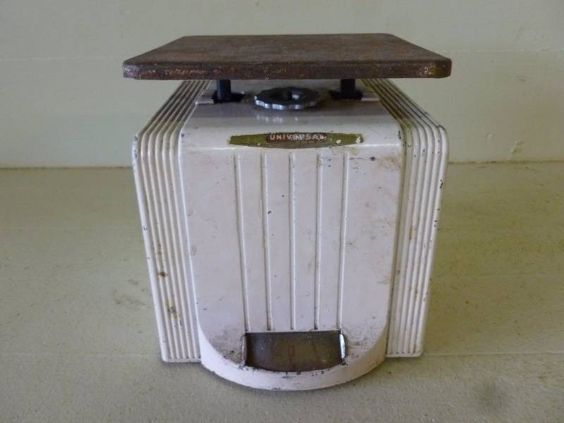 lot 475 image: Vintage Scale