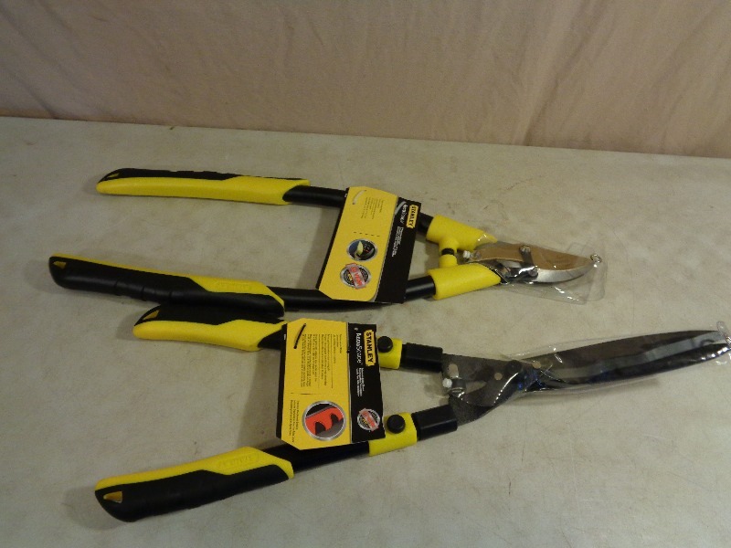lot 30 image: New Stanley Shears and Lopper