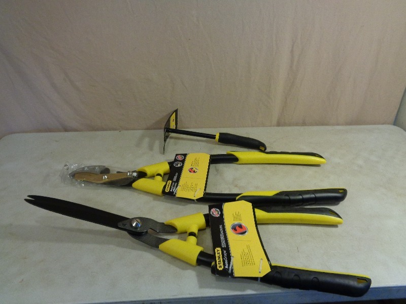 lot 40 image: New Stanley Lopper, Shears, and Culti-Ho