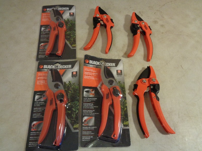 lot 44 image: 6 New Black and Decker Pruners