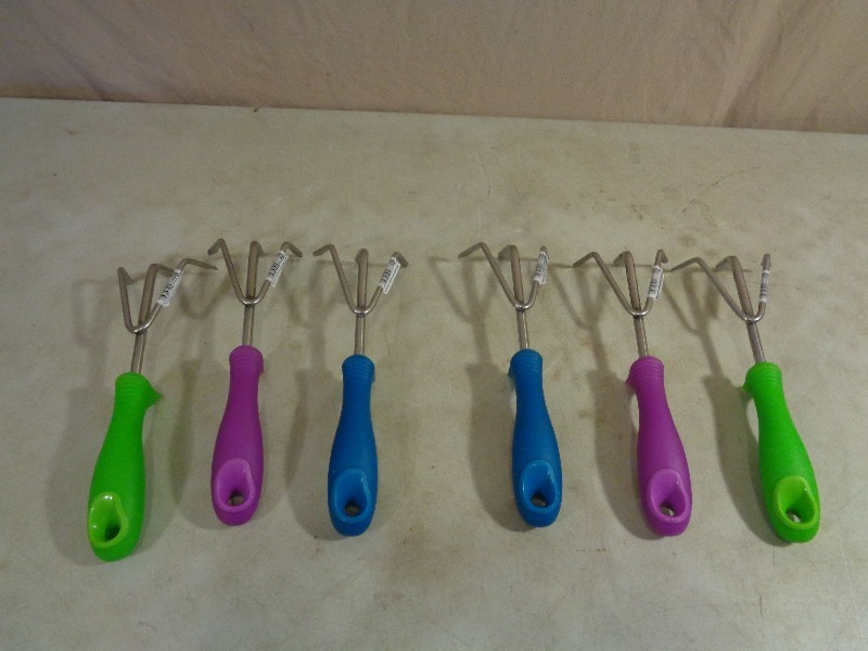 lot 48 image: 6 New Bloom Cultivators