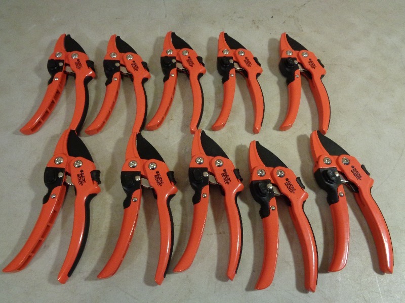 lot 67 image: 10 New Black and Decker Garden Tools