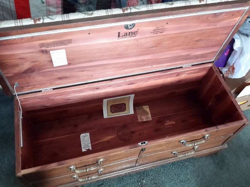 lot 18 image: Lane Alta Vista Cedar Chest