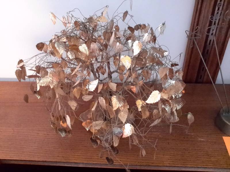 lot 42 image: Decorative items as pictured