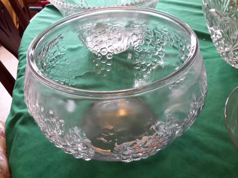 lot 27 image: 3 Punch Bowls, 1 Fruit Serving Bowl