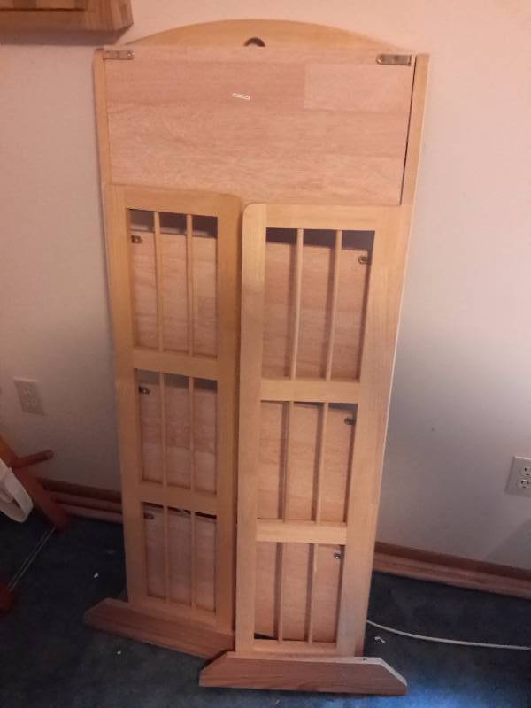 lot 51 image: Folding book shelf.. 22in x 12 in x 52in