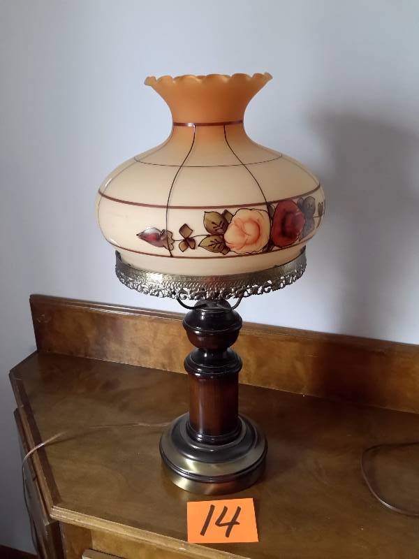 Old Fashion Table lamp with Globe and Wood base.. Tested and works