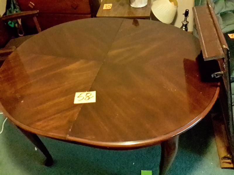 lot 58 image: Nice Walnut Dining Room table with Queen Ann Style legs.. Leaf included