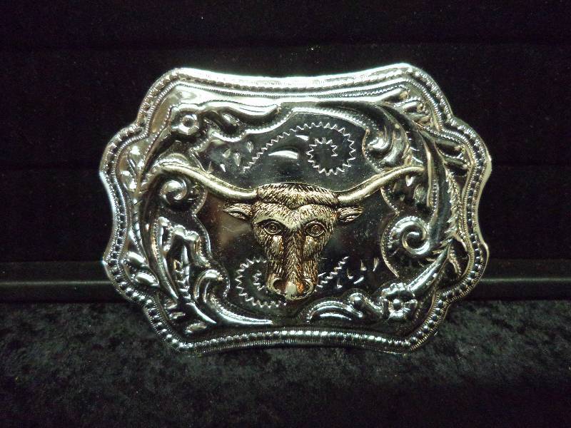 lot 45 image: Belt Buckle - Silvertone wLonghorn