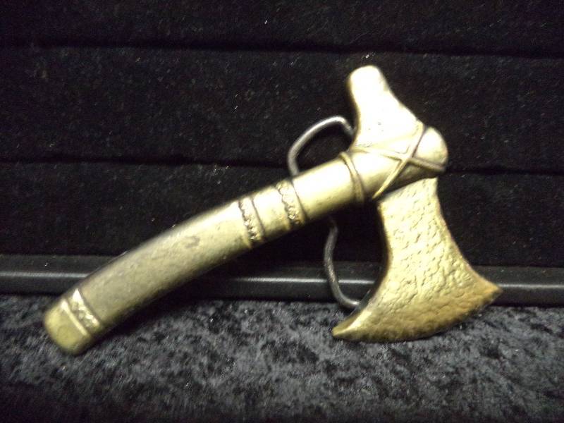 lot 46 image: Belt Buckle - Hatchet