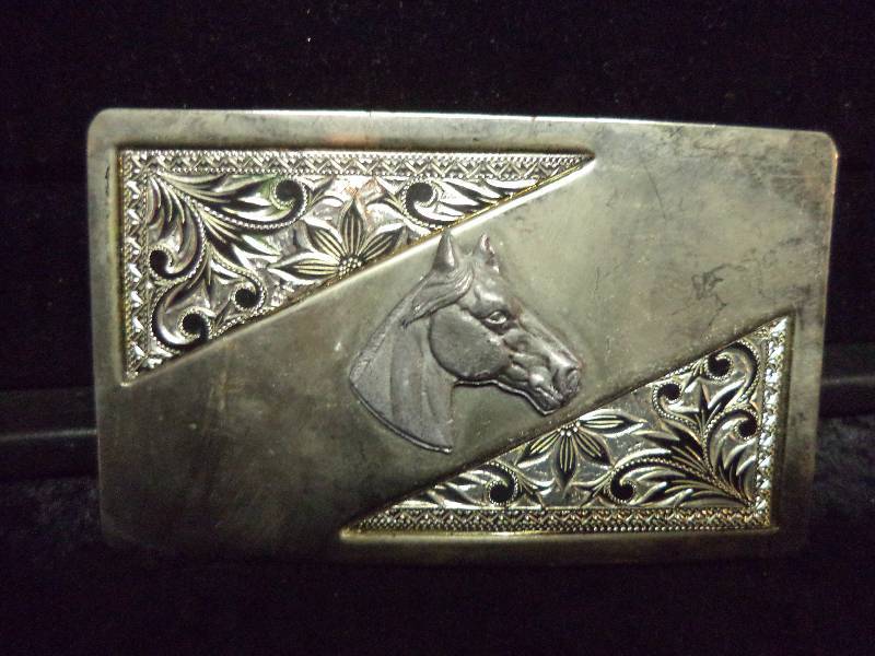 lot 47 image: Belt Buckle - Silvertone wHorse Head
