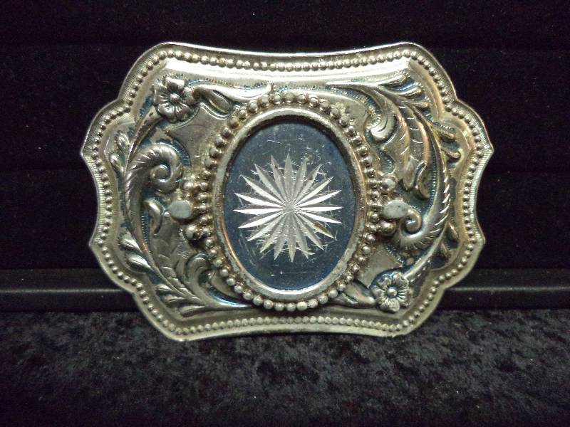 lot 55 image: Belt Buckle - Silvertone wSunburst