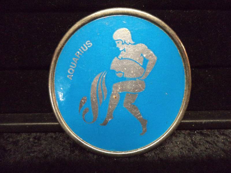 lot 73 image: Belt Buckle - Aquarius