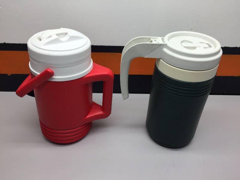 lot 16 image: COOLER AND WATER JUGS