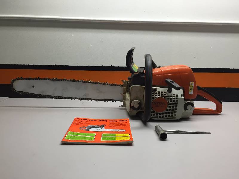 lot 33 image: STIHL CHAINSAW MS390