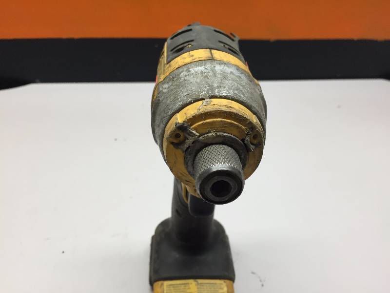 lot 47 image: DEWALT SCREW GUN 18 VOLT