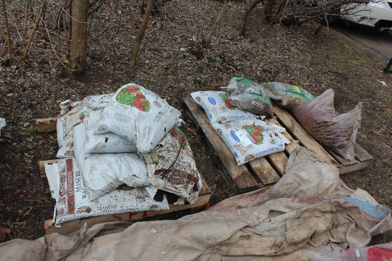 Lot of (2) Pallets Gardening Supplies Including Manure, Potting Soil, Play Sand