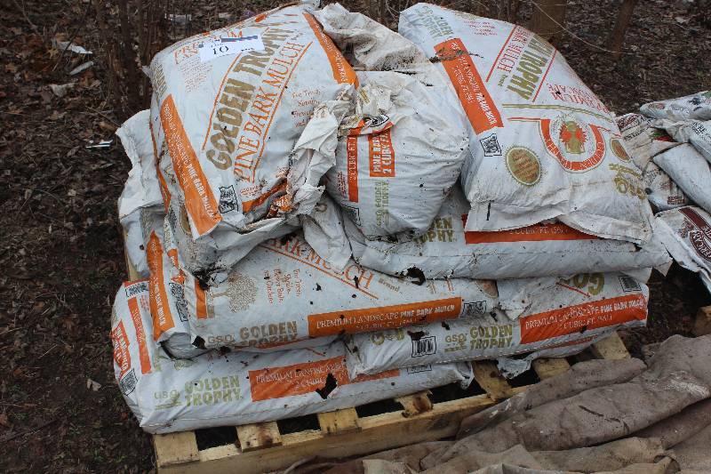 Lot of (14) Bags Premium Landscape Pine Bark Mulch