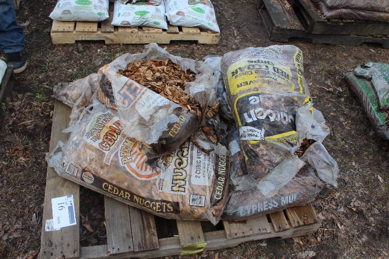 Lot of (6) Bags Premium Cedar Chips