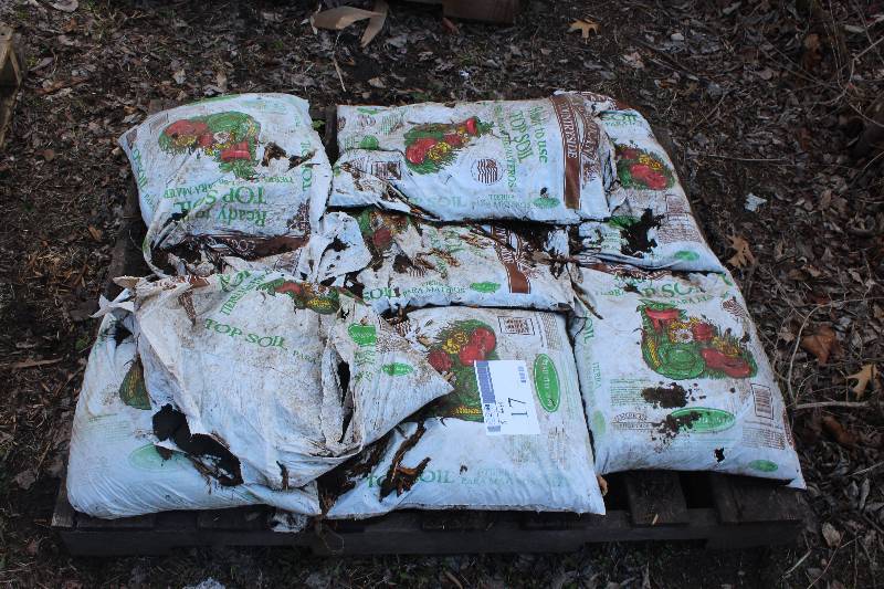 Lot of (8) Bags Top Soil