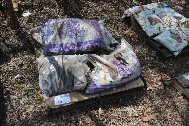 Lot of (6) Bags Sunset Brown Mulch