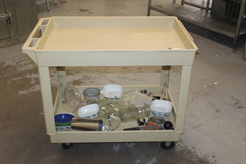 lot 21 image: Rolling Utility Cart