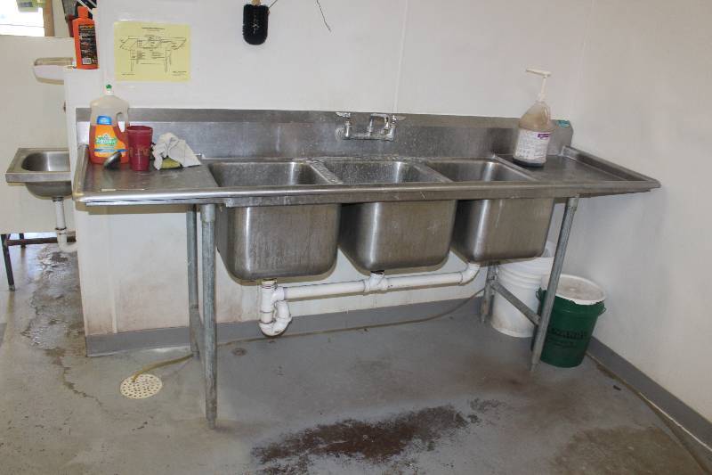 lot 22 image: NSF Commercial Sink With Single Sink