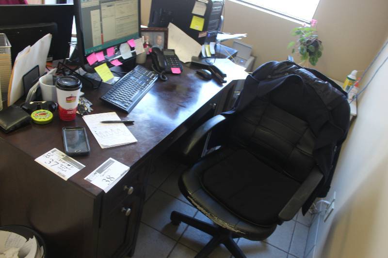 lot 37 image: Desk And Chair