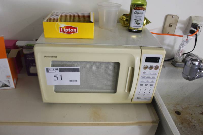 lot 51 image: Panasonic Microwave