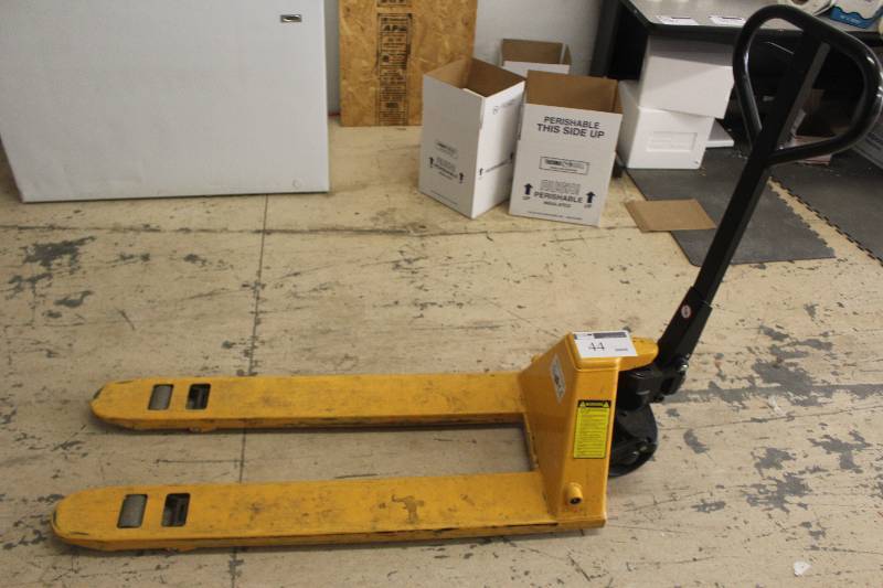 lot 44 image: Uline Pallet Jack