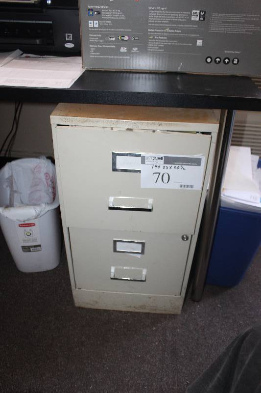 lot 70 image: 2-Drawer Metal Filing Cabinet