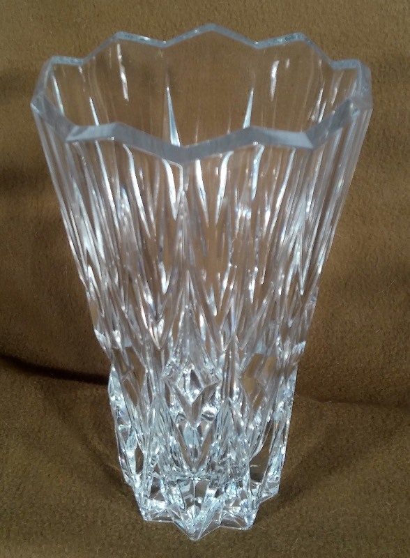 lot 4 image: Lead Crystal Vase