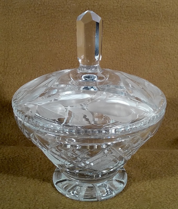 lot 6 image: Collection of (5) Beautiful Glasswear Pieces (3) Serving Bowls, Cover Candy Dish & Serving Platter
